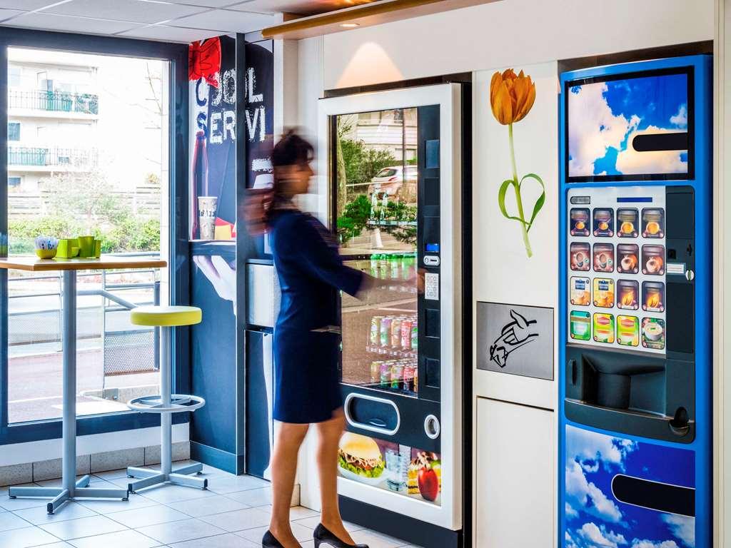 Ibis Budget Paris Ouest Hotel