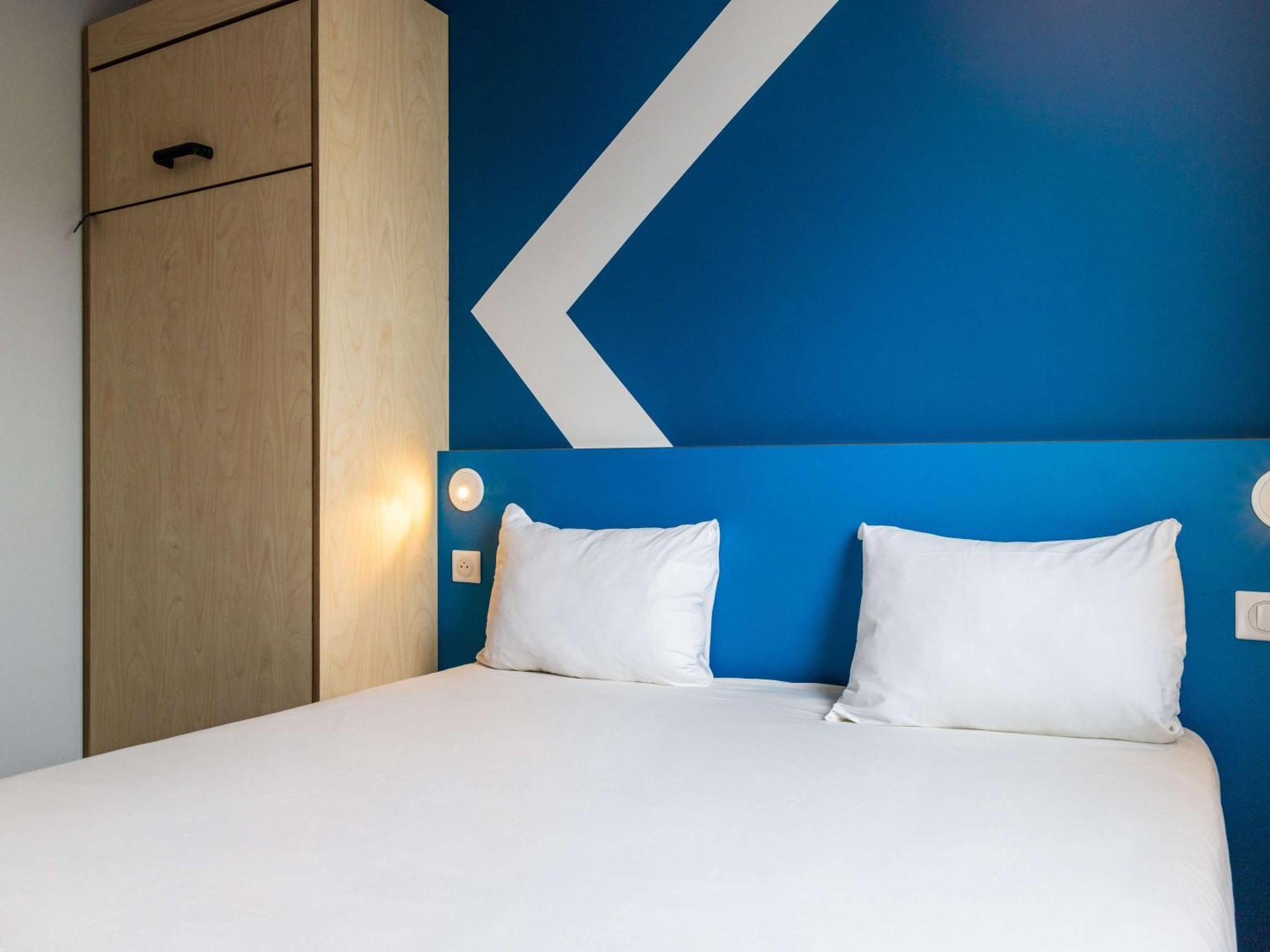Hotel Ibis Budget Paris Ouest 2*