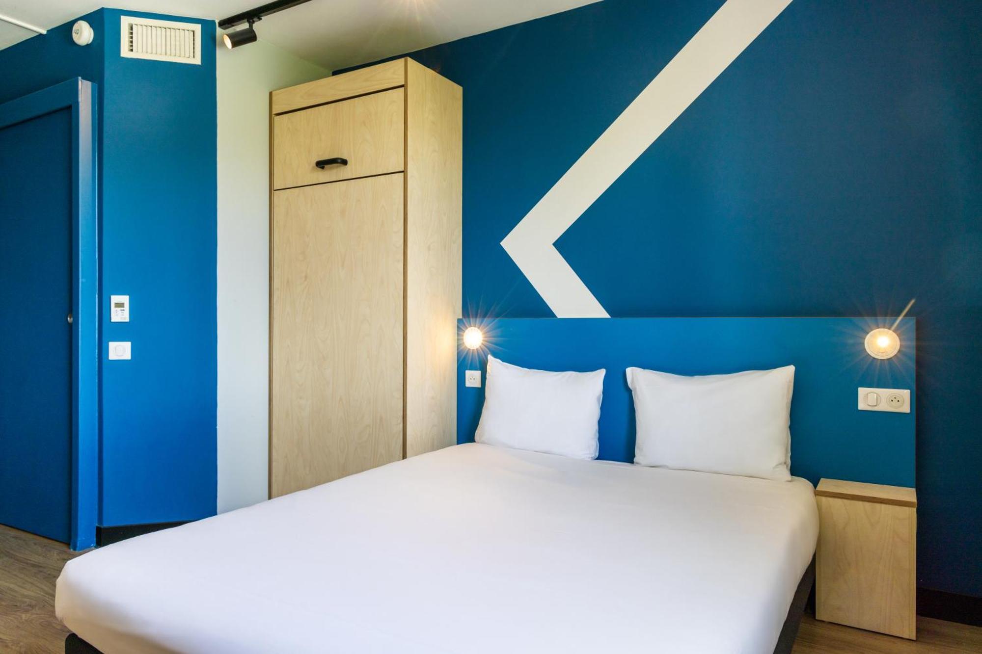 Ibis Budget Paris Ouest Hotel 2*