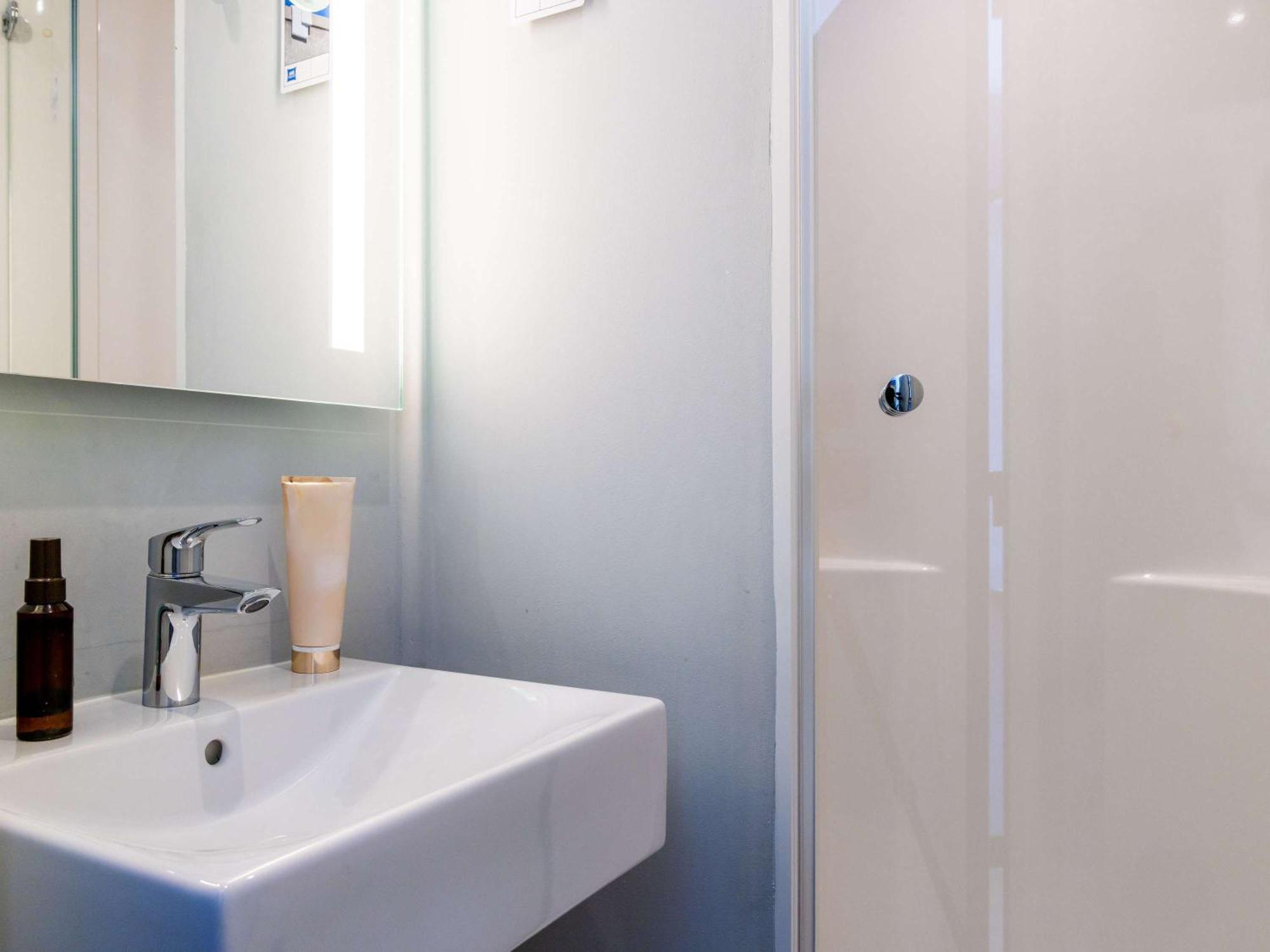 Ibis Budget Paris Ouest Hotel 2*