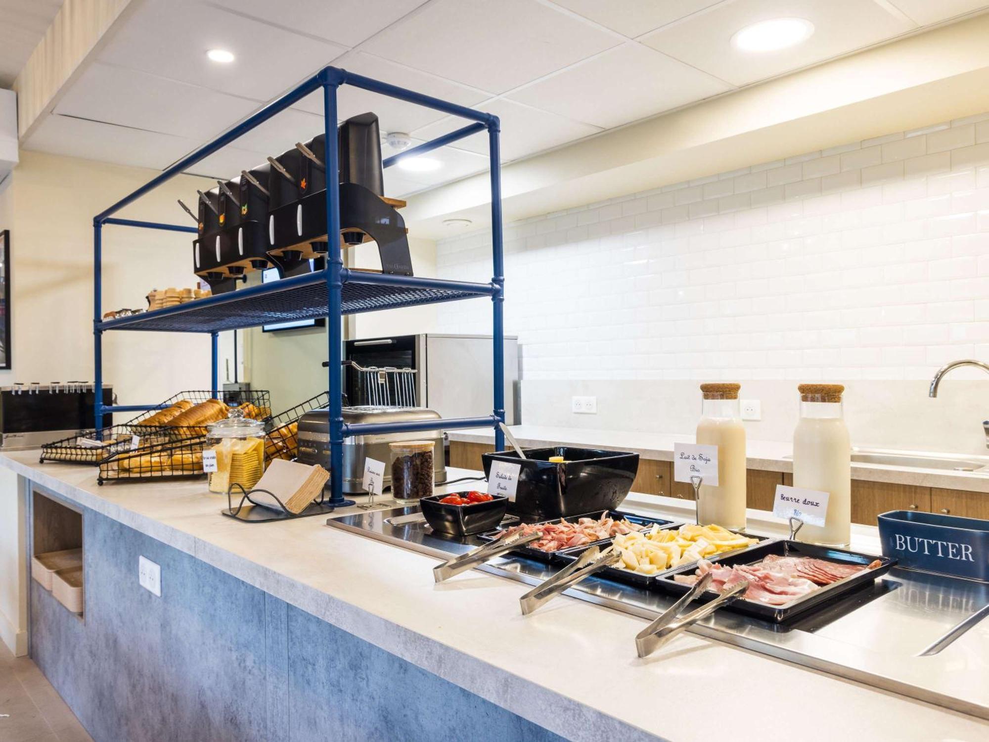 Hotel Ibis Budget Paris Ouest 2*