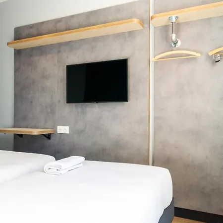 Hotel Ibis Budget Chatillon Paris Ouest Exterior photo