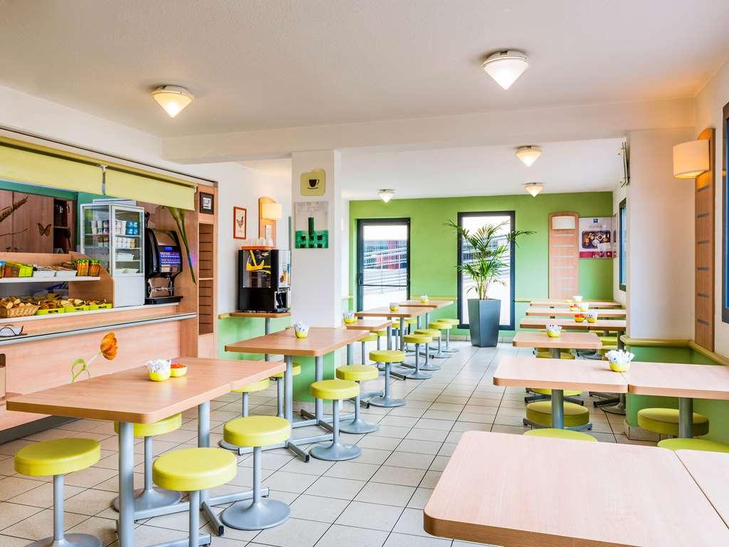 Ibis Budget Paris Ouest Hotel 2*