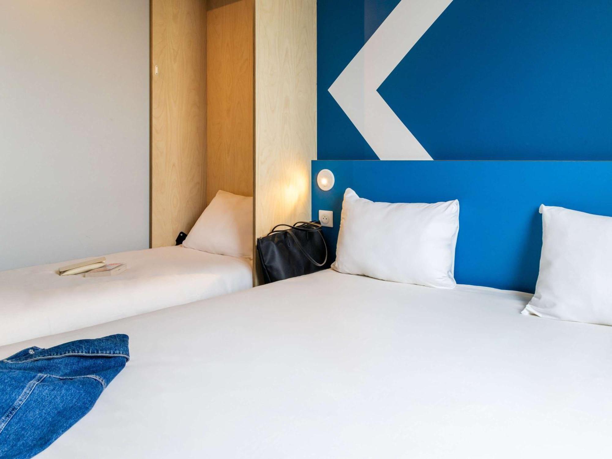Ibis Budget Paris Ouest Hotel