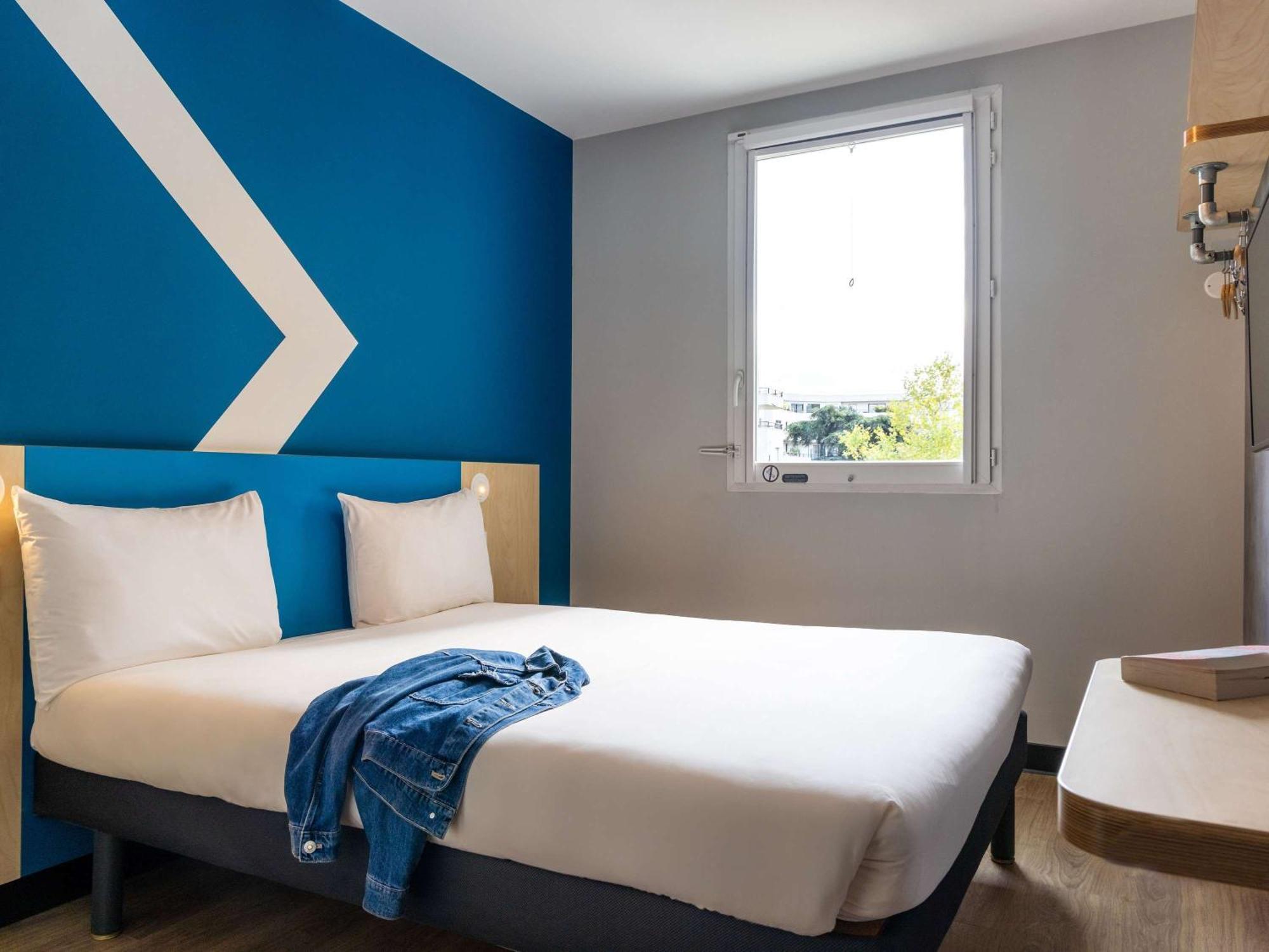 Hotel Ibis Budget Paris Ouest 2*