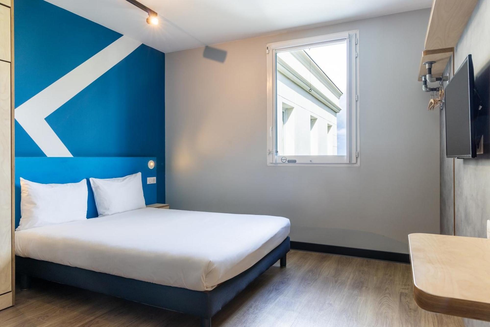 Ibis Budget Paris Ouest Hotel